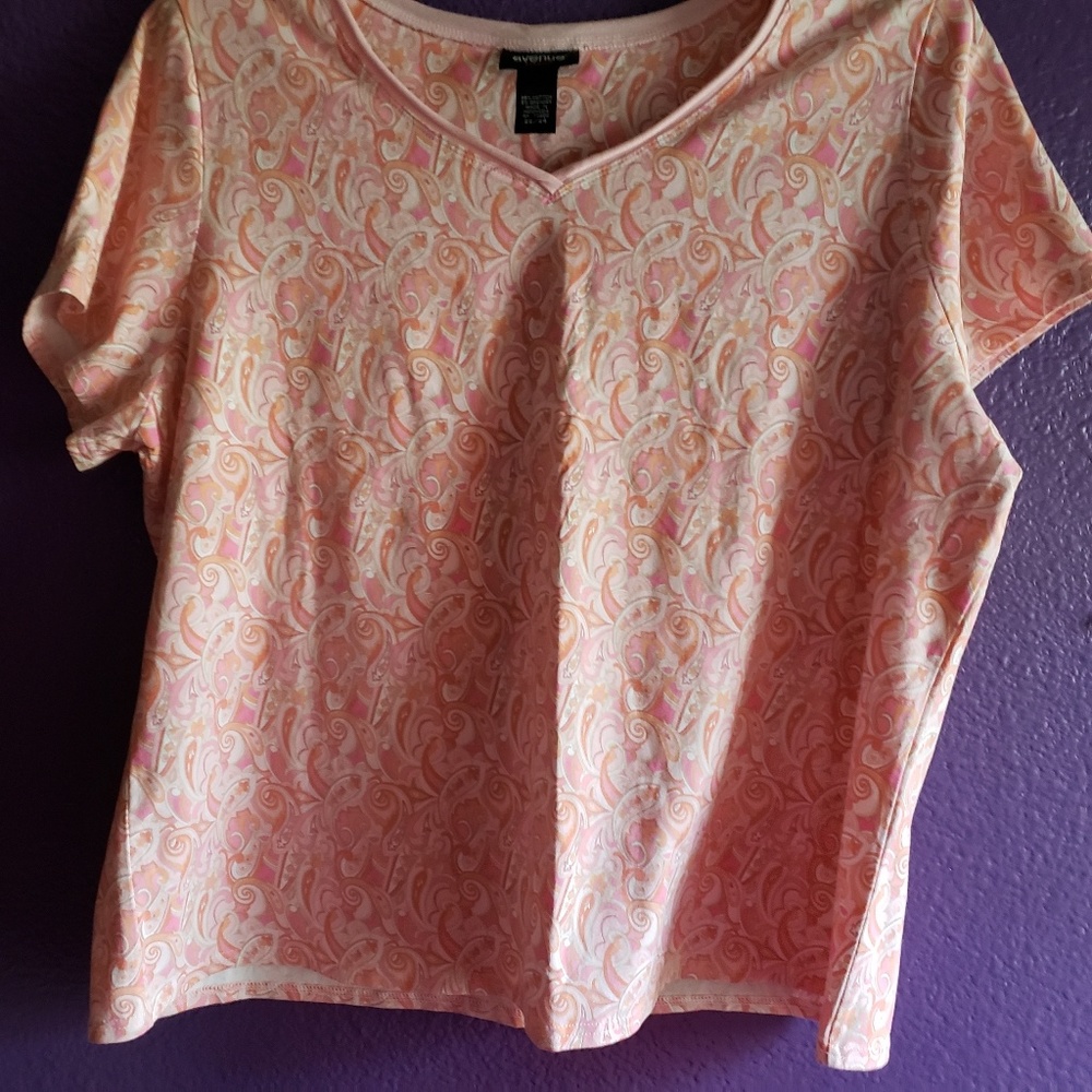 Avenue Stretch V-neck Tee